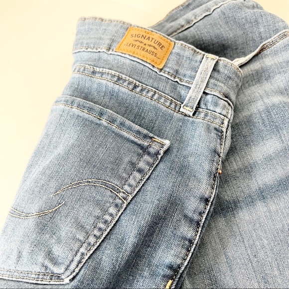 LEVI’s Signature mid rise‎ 10” Bermuda shorts SIZE 12 raw fringe hen EUC - Picture 4 of 6